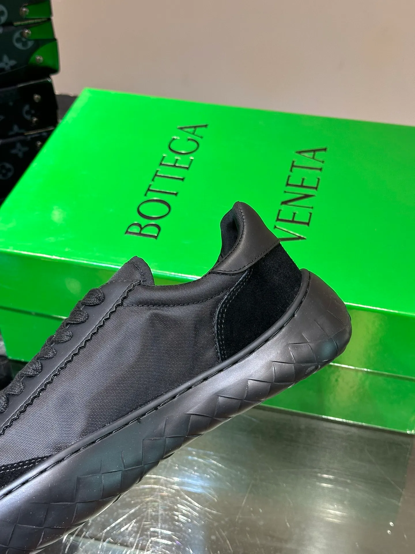 Men's shoes 💰p420 "BV" Bottega Veneta 🆕 New men's moral training sneakers, made of Sneaker technology nylon and suede, inspired by retro basketball shoes, a new interpretation of classic sneakers, light, comfortable and breathable summer essentials, the soles are made of classic woven texture, super recognizable, nylon suede splicing, full of texture! Size: 38-44 (45 customized)